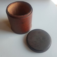 Englischer Holztopf mit Deckel