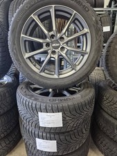 Satz Winterräder auf