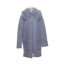 River Island, Mantel