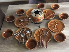 Vintage 70er Fonduetopf Fondue Set Teller Schalen Löffel Gabel