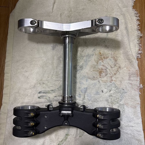 Ducati 1199s ohlins yokes - ohlins,