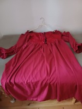 Zwei sehr schöne weinrote Lange Kleider zuverkaufen.