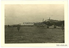 Orig. Foto Heinkel He 111 Flugzeug Fieseler Storch am Flugplatz Russland 1942