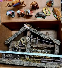 weihnachtskrippe mit figuren