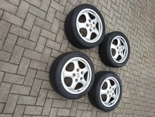 Porsche 993 Cup II Cup 2 Alufelgen Winterkompletträder inkl. farbige Wappen 8x17