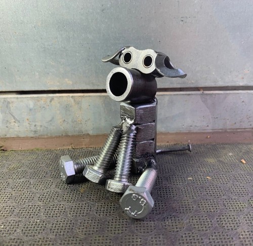 Altmetall kunst hund sitzend - kunst,,