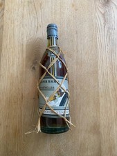 Biete eine alte Flasche Wein