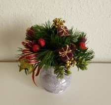 Künstlicher Strauß Tannenzweige mit Zapfen Schleifen Beeren 20 cm Tischschmuck