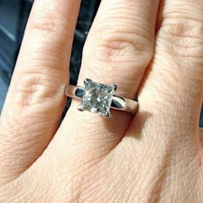 Verlobungsring mit simuliertem