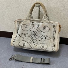 Prada Handtasche, Canapa