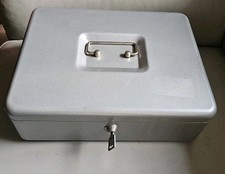 Geldkassette-ohne Einlage/ Fächer- mit Schlüssel- ca.30x22x10cm