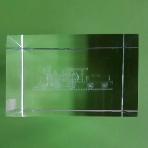 Massiver glasquader mit - massiver, motiv