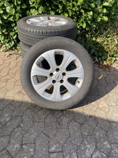 Satz Sommerreifen auf