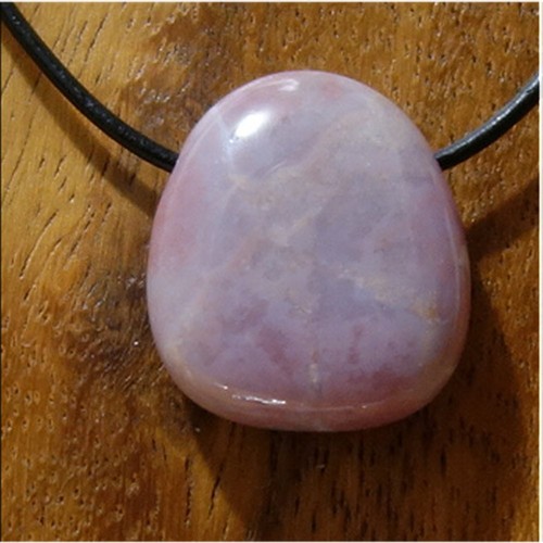 Chalcedon gebohrt mit - , cm