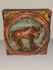 Spanische Volkskunst-Holzblock mit Tierkreis-Motiven, 1950er Jahre - Stier