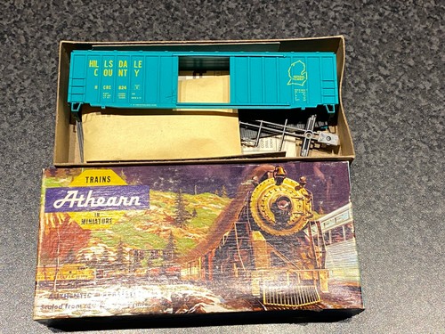 Athearn boxcar - athearn,