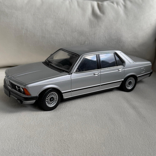 Scale bmw 733i - bmw, e23