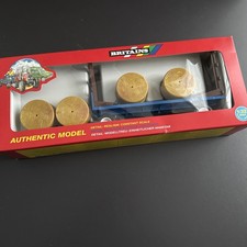 Britains 1:32 9591 Flat Bed Trailer Flachbett Anhänger mit Rundballen Neu & OVP