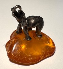 kleiner Metall Elefant auf