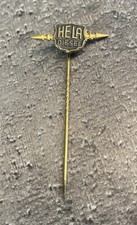 Hela Diesel Anstecknadel Abzeichen Traktoren Hakennadel 23x10mm Heinrich Lanz