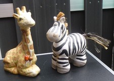 2er GILDE Giraffe Afrika Dekogiraffe sitzend 20 cm+Zebra Deko Figur stehend 19cm