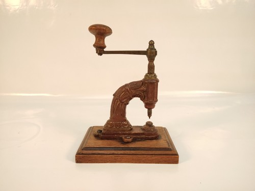 Antike mechanische lederpunsch - antike,