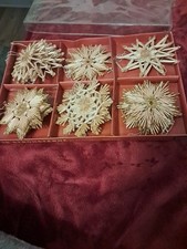 16 Strohsterne mit Goldglitzer