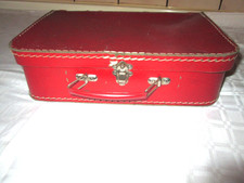 kleiner alter Koffer Hartpappe