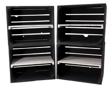 Schwarze Obstkiste mit weißem