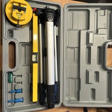 Laser Wasserwaage mit Stativ