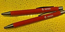 Ferrari zwei schicke edle Kugelschreiber 2 Stk Scuderia Formel 1 Emblem Neu Soft