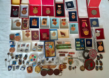 Dachbodenfund Konvolut Abzeichen, Orden, Medaillen, Spangen usw. aus DDR-Zeiten