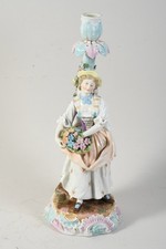 P45R25- Figürlicher Porzellan Kerzenleuchter Blumenverkäuferin handbemalt