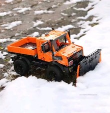 Unimog U1400 mit Schneeflug