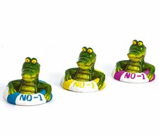 Schwimmtier Krokodil im Reifen