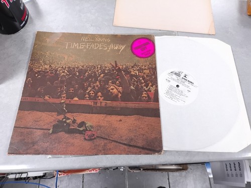 Neil young time - young, fades