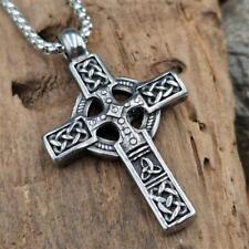 Kreuz Anhänger verziert mit keltischen Knoten und Kette aus Edelstahl - 60 cm