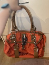 George Gina & Lucy Handtasche