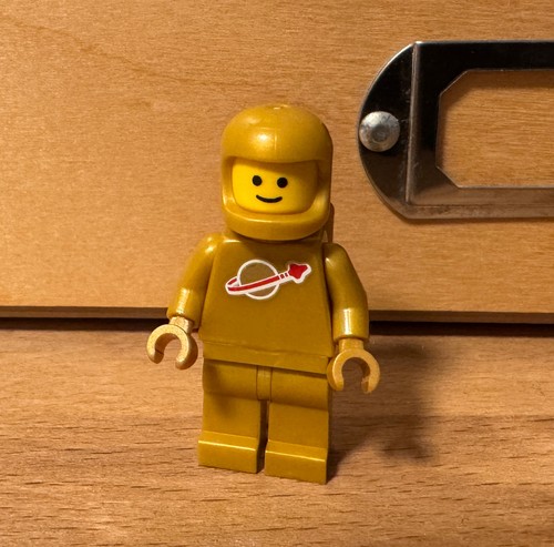 Lego spaceman gold classic - lego®,