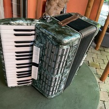 Akkordeon C O R E L L I  meisterhaft aus Klingenthal, dreichörig,80 B, 9/2 Reg!