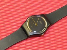 REFURBISHED / neuwertige Swatch Lady (25mm) - BLACK MAGIC - LB106