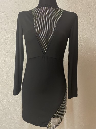 Schwarzes elegantes kleid in - elegantes,