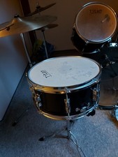 Gebrauchtes Schlagzeug zu verkaufen. Alle Teile auf den Bildern sind Enthalten.