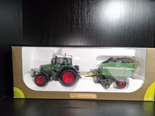 Universal Hobbies Fendt 818 Vario  mit Rundballenpresse.  Maßstab  1:32. 