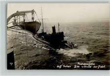 13027866 - Postuebergabe auf hoher See waehrend der Fahrt - Pinasse Foto AK