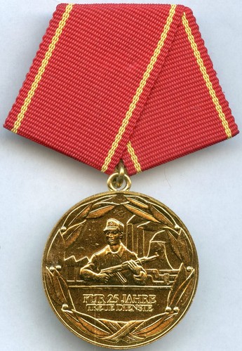 Ddr kampftruppen goldene - ddr,