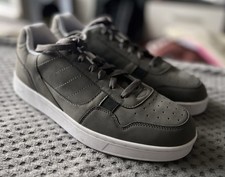 Neue Sneaker Gr.42