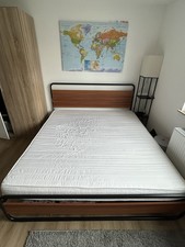 Großes Doppelbett 180x200 cm