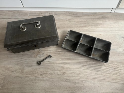 Sehr alte metall geldkassette - sehr,