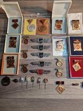 Abzeichen, Pins,Orden, Münzen